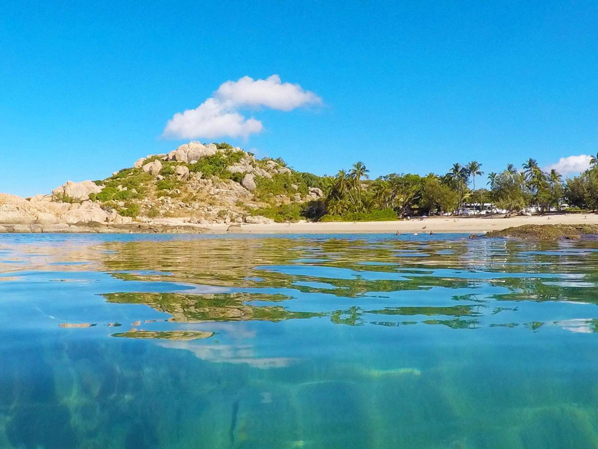 Horseshoe Bay Resort Bowen Bagian luar foto
